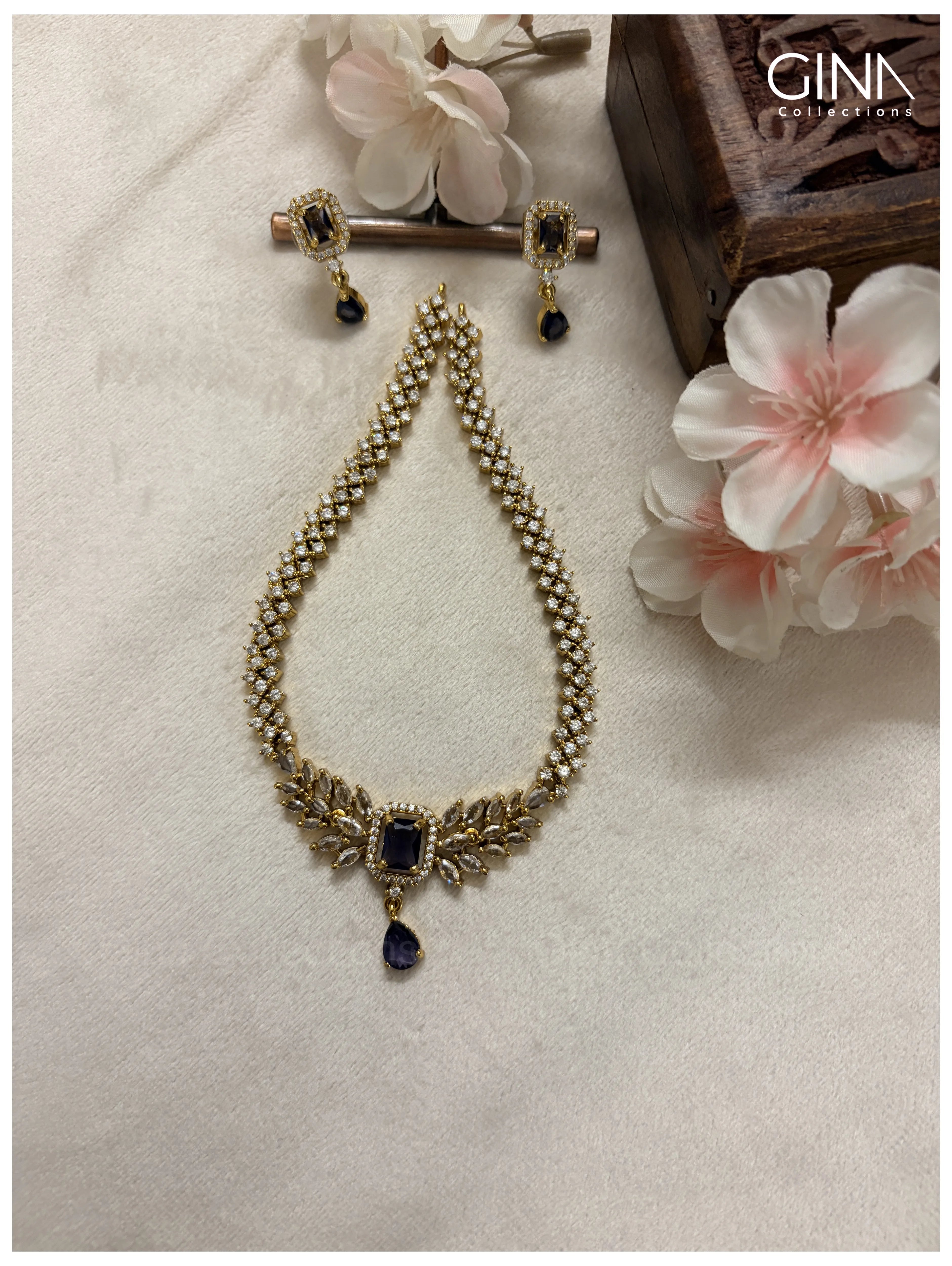 Sleek Stone Necklace