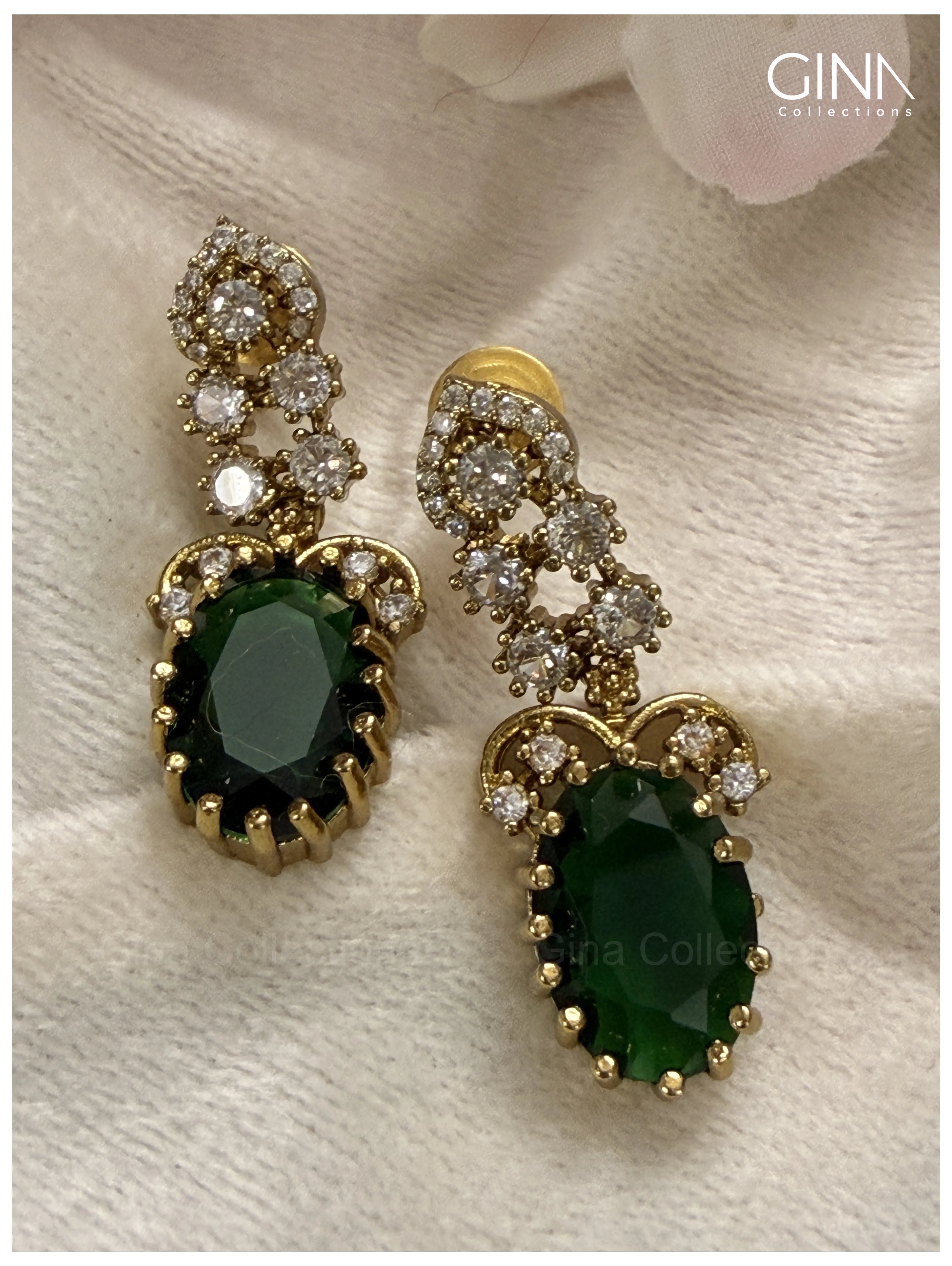 Sparkling Premiuim Emerald Necklace and Earrings Set