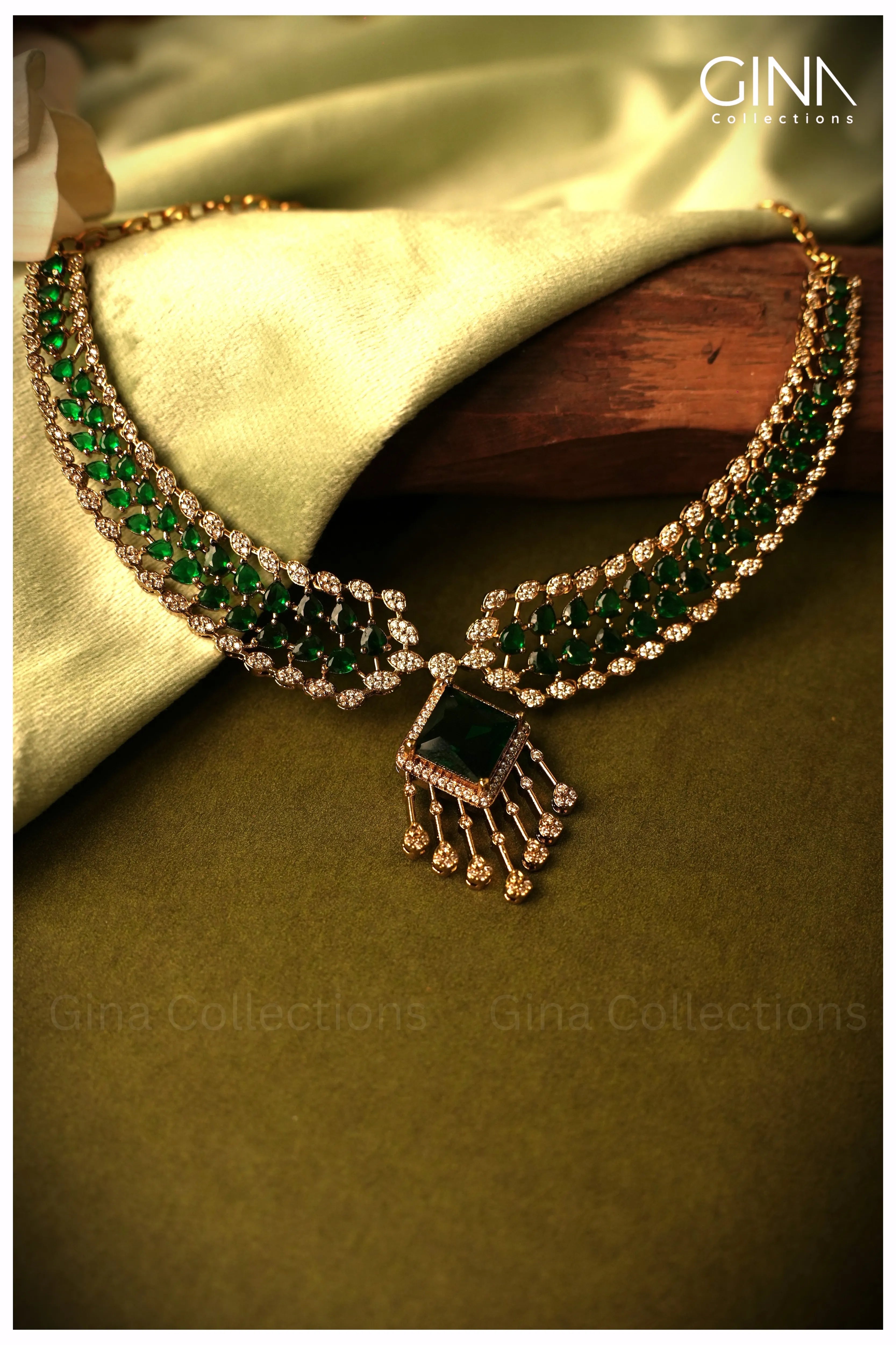 Emerald Hasli Necklace