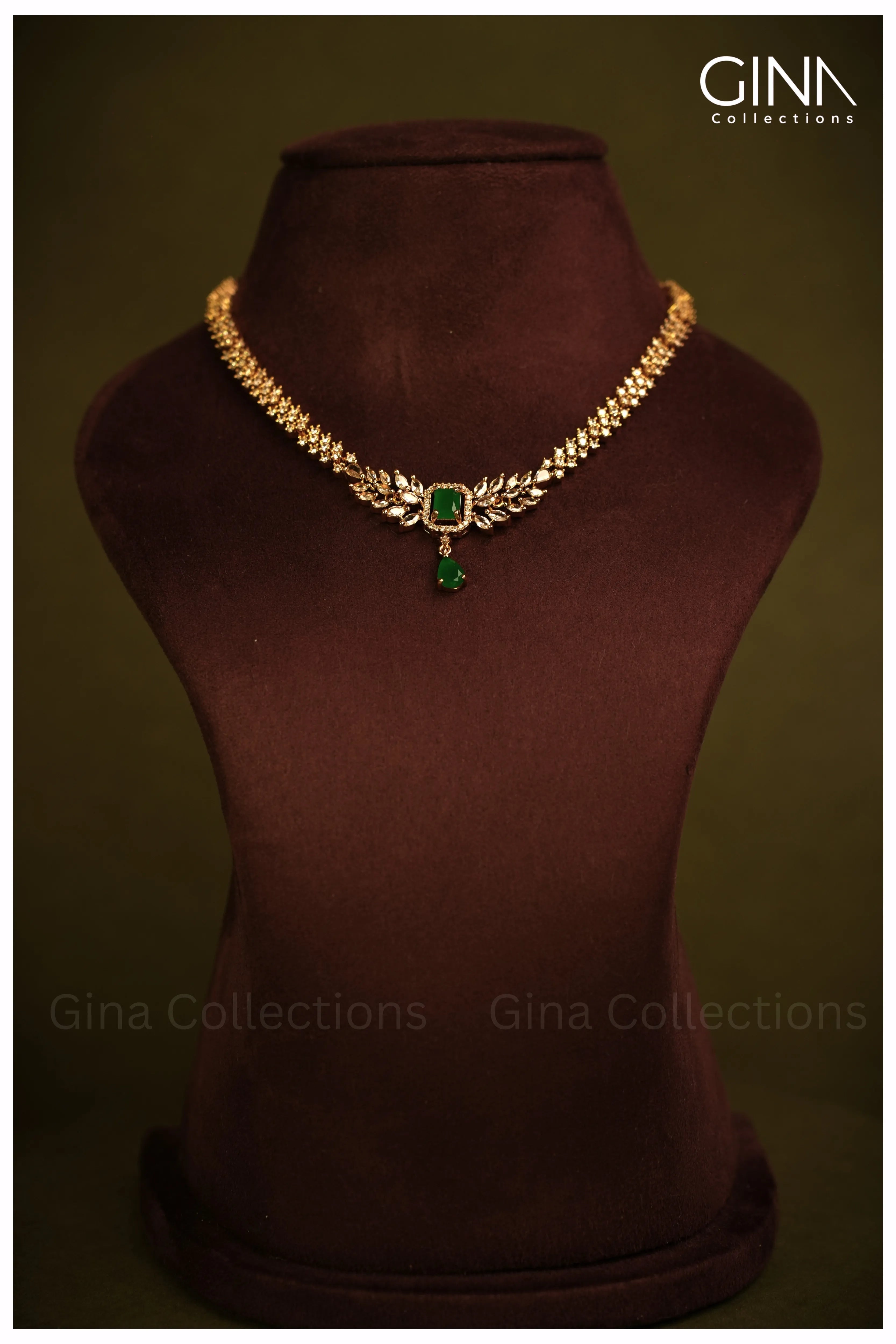 Sleek Emerald Short Necklace