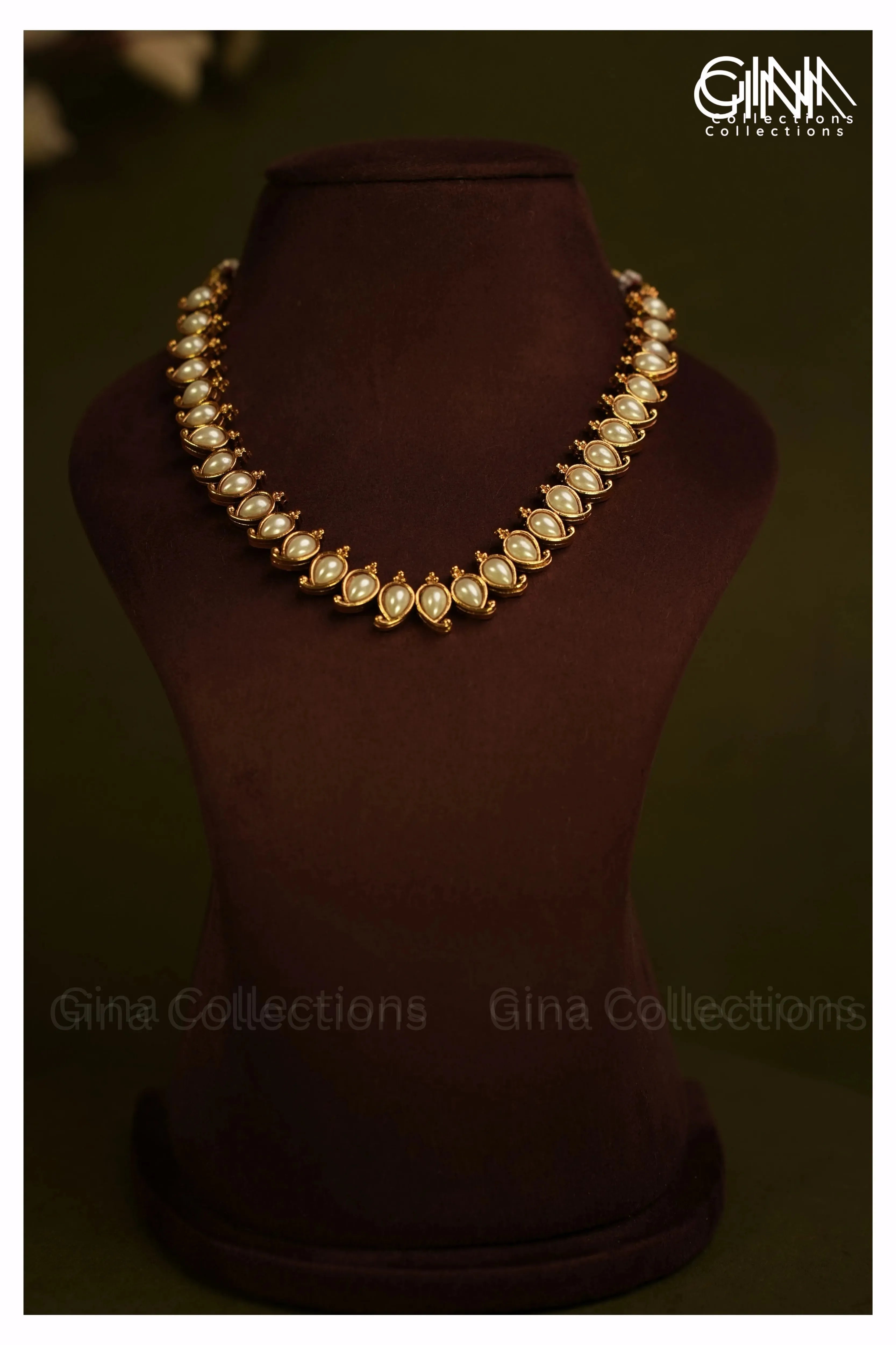 Pearl in Leaf Necklace