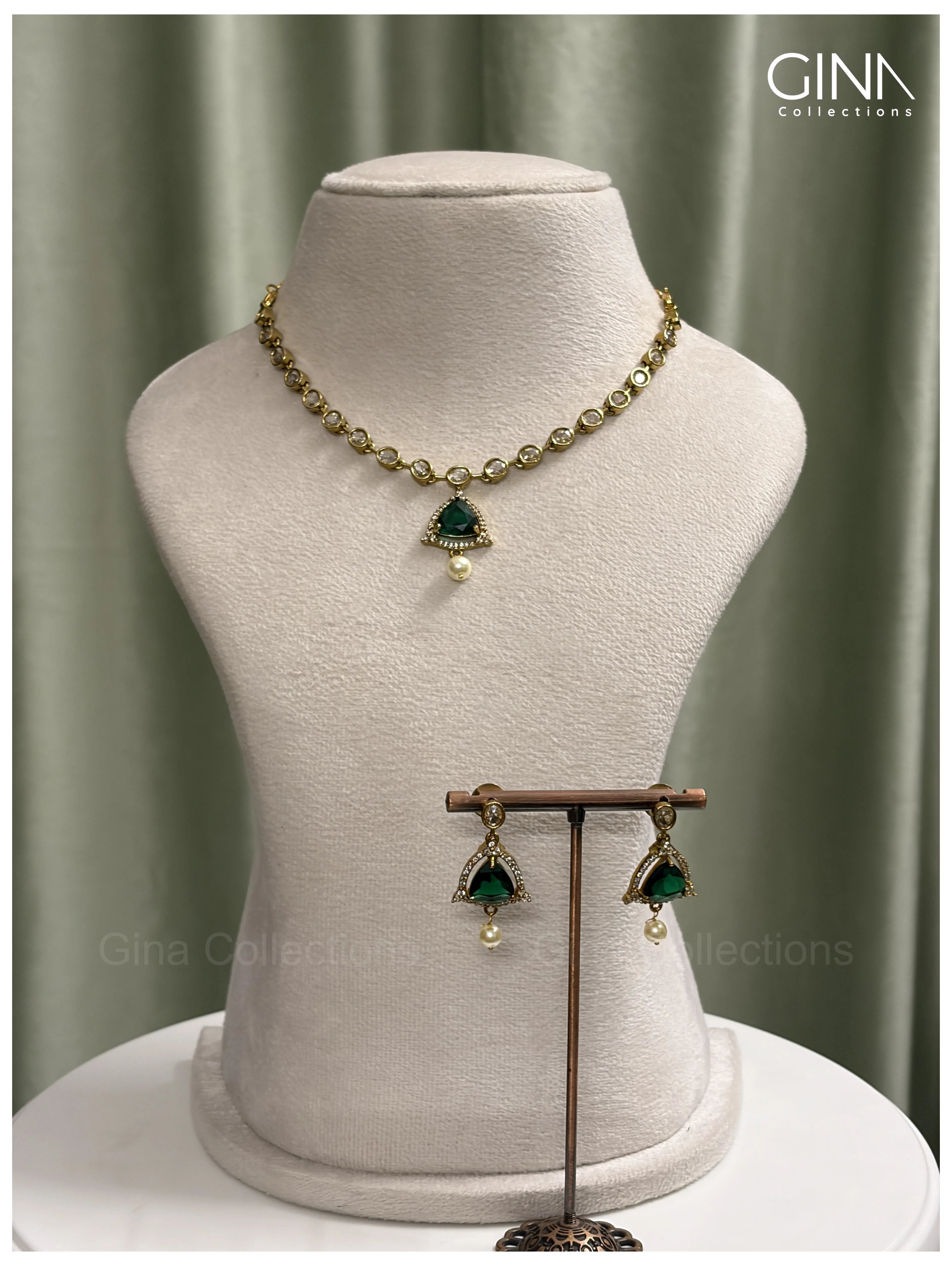 Elegant Emerald Neckset