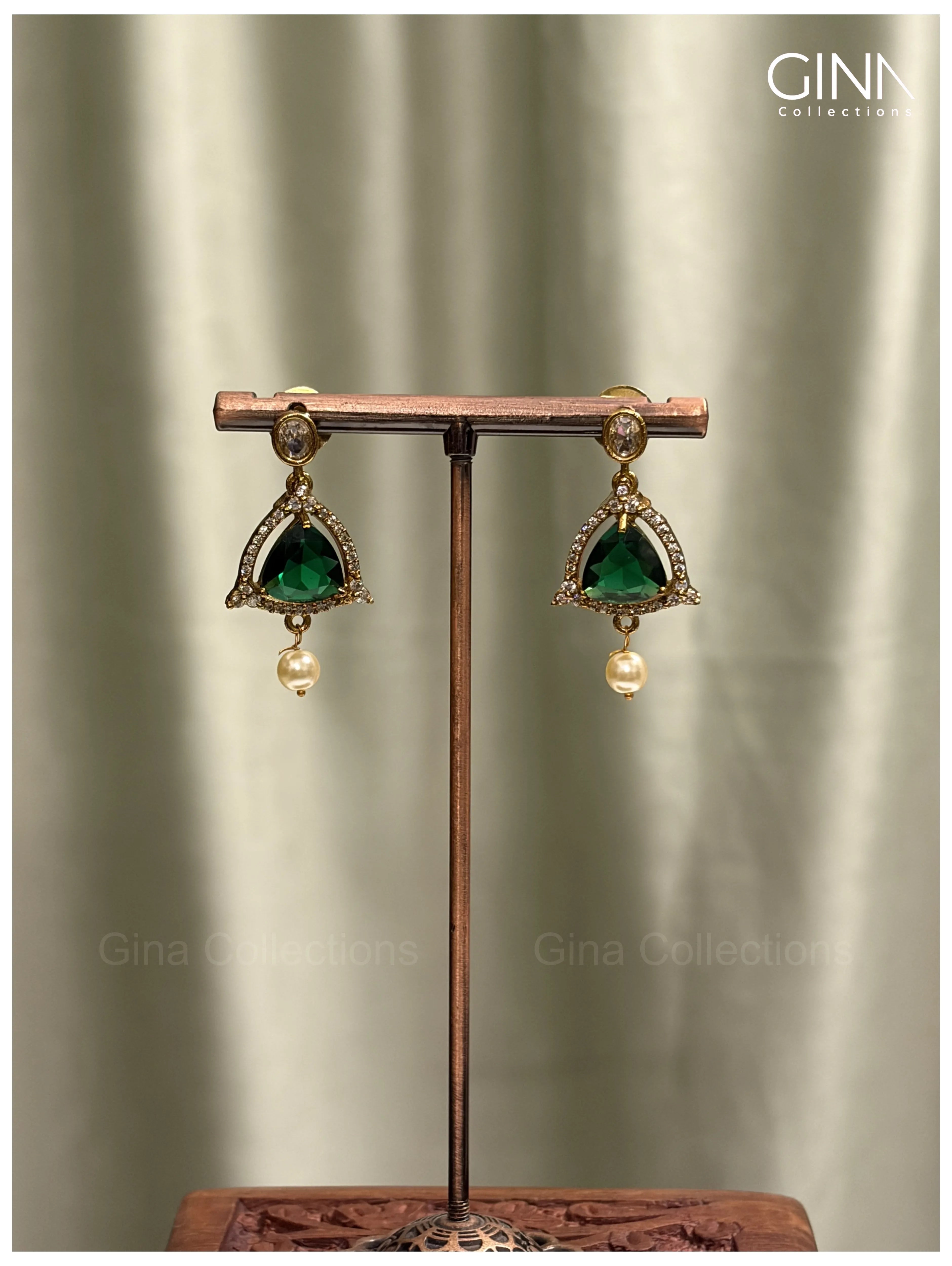 Elegant Emerald Neckset