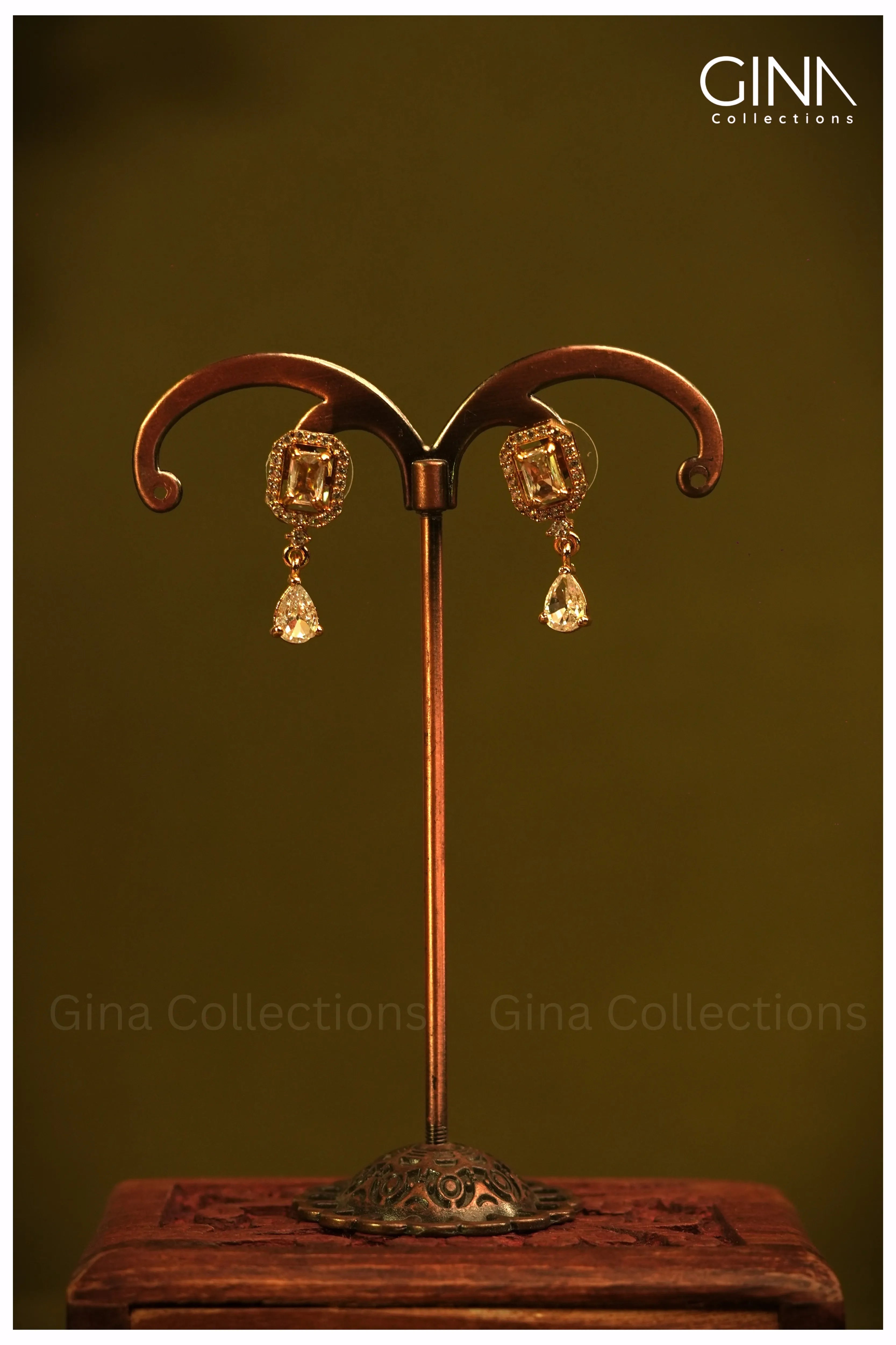 Sleek Necklace with AD Pendant Necklace