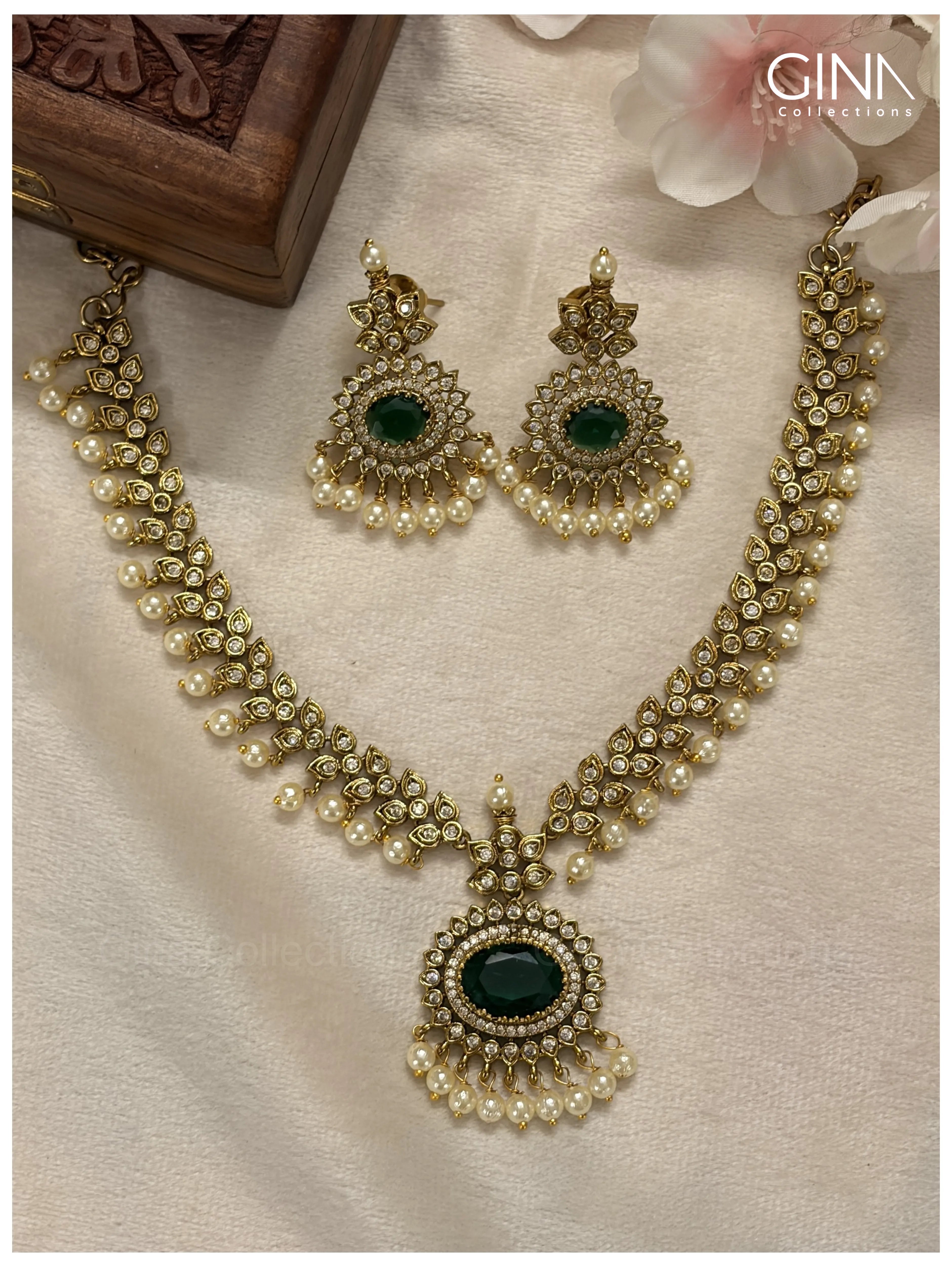 Elegant Emerald with Pearls